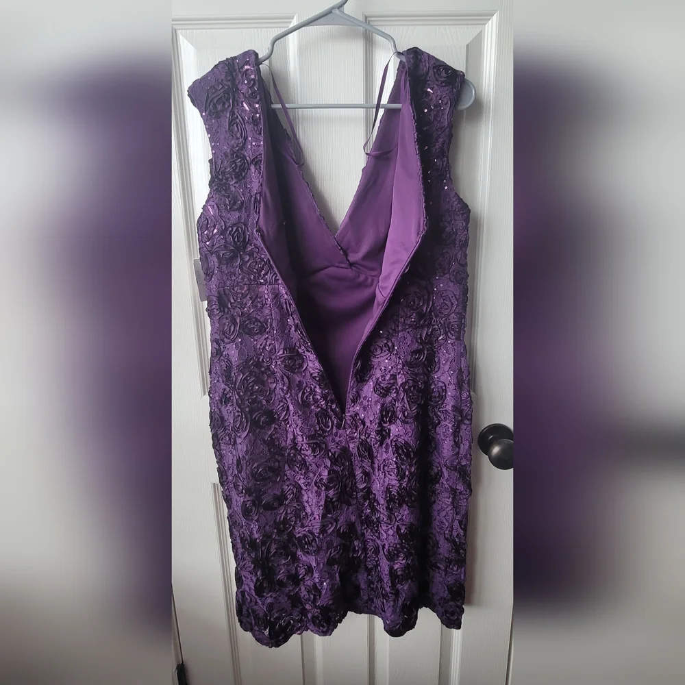 Dress - Picture 3 of 5